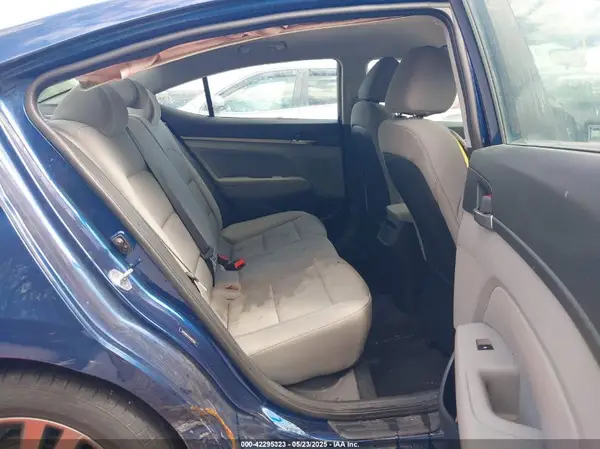 5NPD84LF2HH004289 2017 HYUNDAI ELANTRA - Image 8