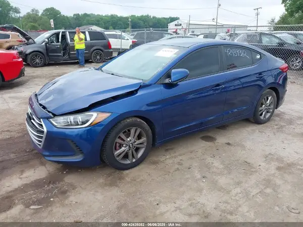 5NPD84LF2HH005586 2017 HYUNDAI ELANTRA - Image 2