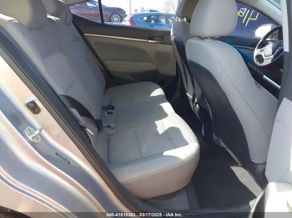 5NPD84LF2HH013588 2017 HYUNDAI ELANTRA - Image 8