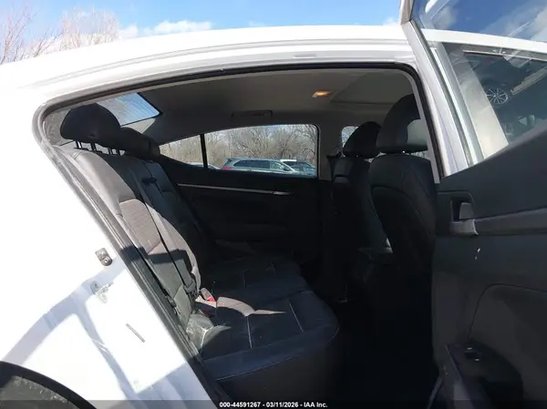 5NPD84LF2HH045702 2017 HYUNDAI ELANTRA - Image 8