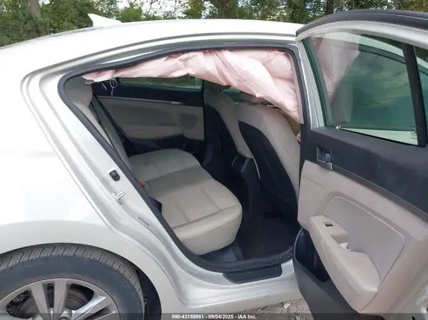 5NPD84LF2HH047448 2017 HYUNDAI ELANTRA - Image 8