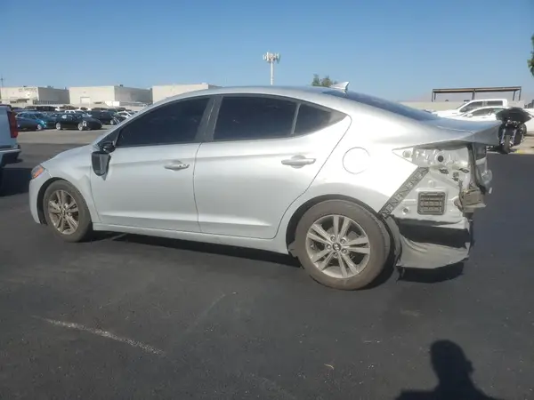 5NPD84LF2HH050110 2017 HYUNDAI ELANTRA - Image 2