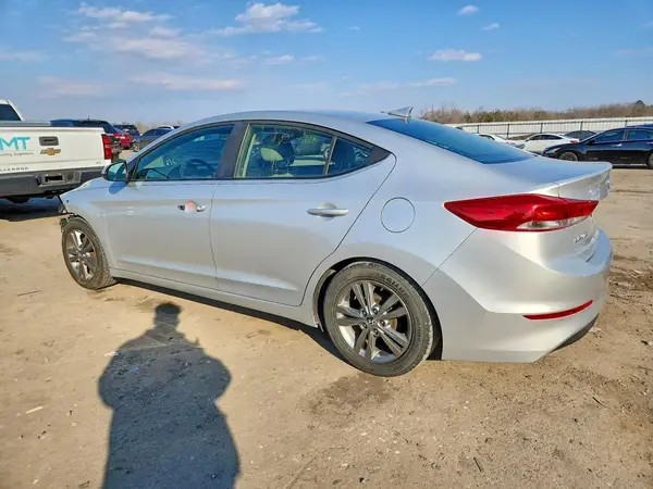 5NPD84LF2HH053430 2017 HYUNDAI ELANTRA - Image 2