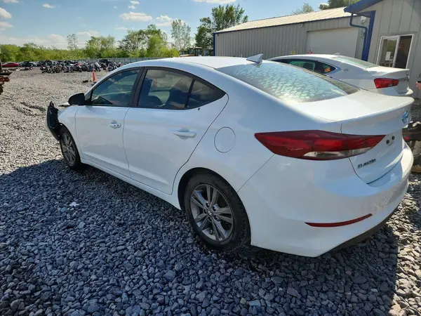 5NPD84LF2HH063214 2017 HYUNDAI ELANTRA - Image 2