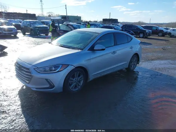 5NPD84LF2HH065061 2017 HYUNDAI ELANTRA - Image 2