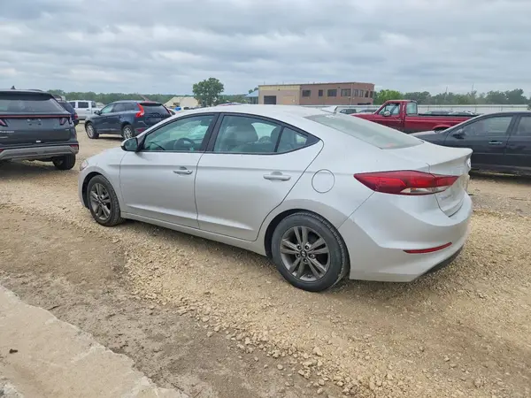 5NPD84LF2HH075900 2017 HYUNDAI ELANTRA - Image 2