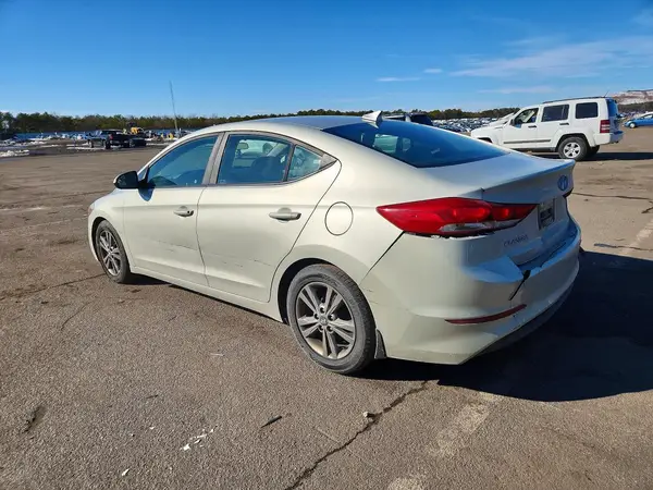 5NPD84LF2HH110709 2017 HYUNDAI ELANTRA - Image 2