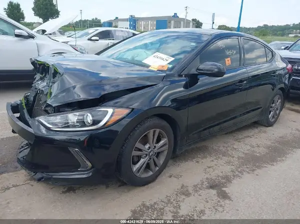 5NPD84LF2HH123640 2017 HYUNDAI ELANTRA - Image 2