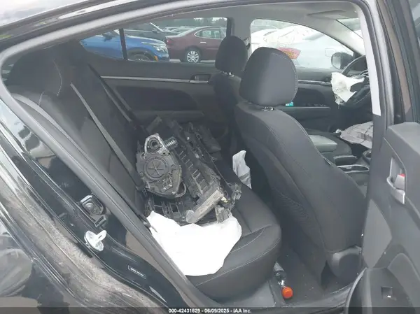 5NPD84LF2HH123640 2017 HYUNDAI ELANTRA - Image 8