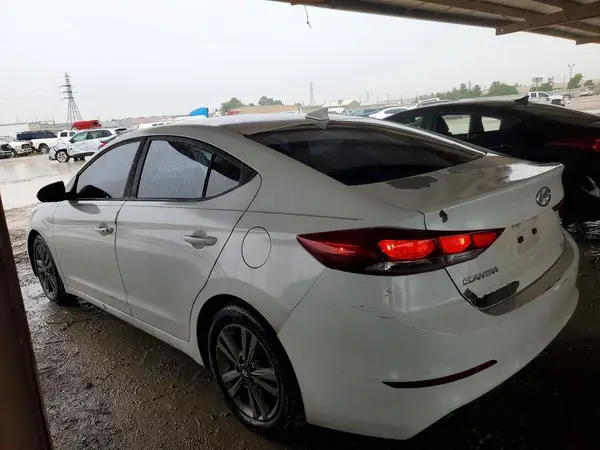 5NPD84LF2JH221797 2018 HYUNDAI ELANTRA - Image 2