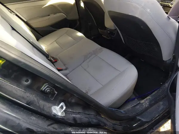 5NPD84LF2JH228779 2018 HYUNDAI ELANTRA - Image 8