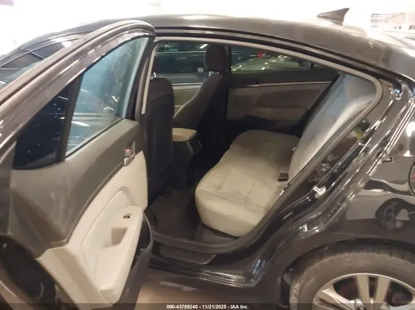 5NPD84LF2JH237563 2018 HYUNDAI ELANTRA - Image 8