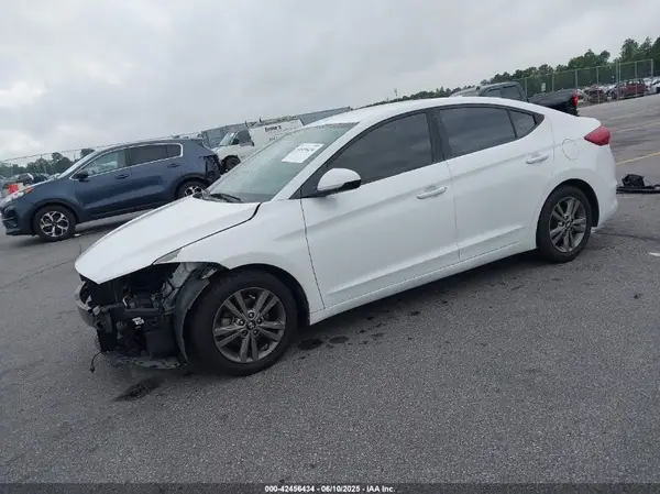 5NPD84LF2JH263225 2018 HYUNDAI ELANTRA - Image 2