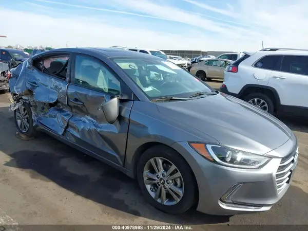 5NPD84LF2JH264567 2018 HYUNDAI ELANTRA - Image 1