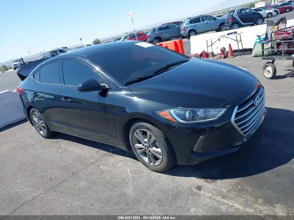 5NPD84LF2JH266237 2018 HYUNDAI ELANTRA - Image 1