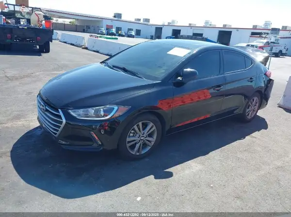 5NPD84LF2JH266237 2018 HYUNDAI ELANTRA - Image 2