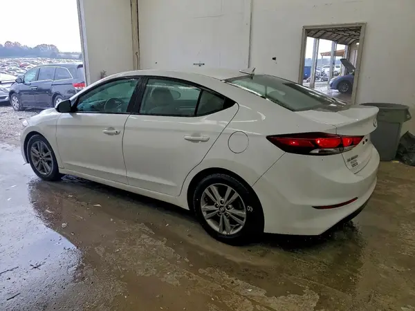 5NPD84LF2JH281028 2018 HYUNDAI ELANTRA - Image 2