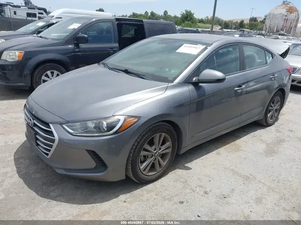 5NPD84LF2JH282745 2018 HYUNDAI ELANTRA - Image 2
