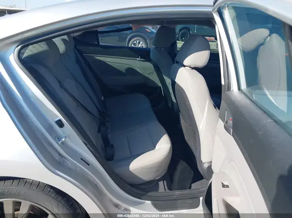 5NPD84LF2JH297746 2018 HYUNDAI ELANTRA - Image 8