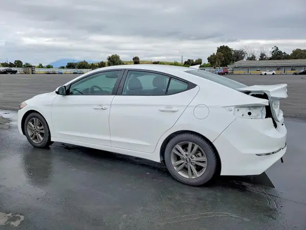 5NPD84LF2JH300421 2018 HYUNDAI ELANTRA - Image 2