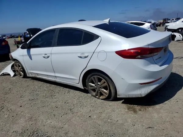 5NPD84LF2JH304324 2018 HYUNDAI ELANTRA - Image 2