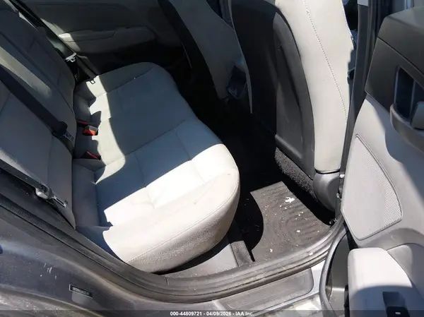 5NPD84LF2JH305361 2018 HYUNDAI ELANTRA - Image 8