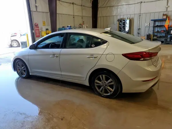 5NPD84LF2JH315548 2018 HYUNDAI ELANTRA - Image 2