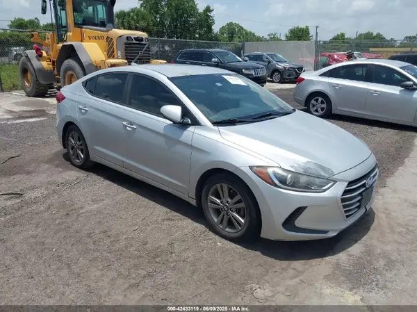 5NPD84LF2JH321267 2018 HYUNDAI ELANTRA - Image 1