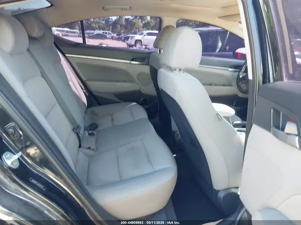 5NPD84LF2JH323777 2018 HYUNDAI ELANTRA - Image 8