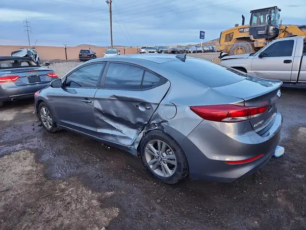 5NPD84LF2JH327666 2018 HYUNDAI ELANTRA - Image 2