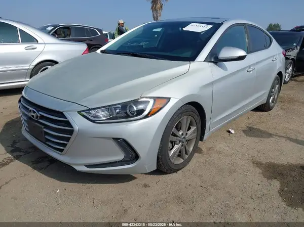 5NPD84LF2JH328736 2018 HYUNDAI ELANTRA - Image 2