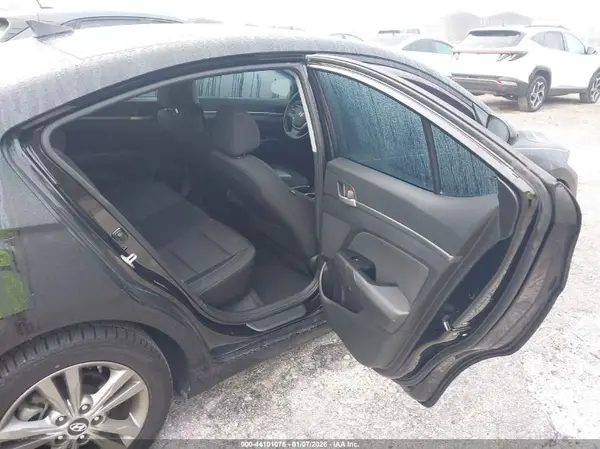 5NPD84LF2JH335427 2018 HYUNDAI ELANTRA - Image 8