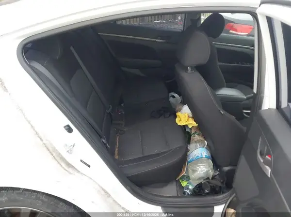 5NPD84LF2JH356875 2018 HYUNDAI ELANTRA - Image 8