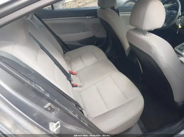 5NPD84LF2JH359100 2018 HYUNDAI ELANTRA - Image 8