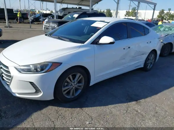 5NPD84LF2JH369075 2018 HYUNDAI ELANTRA - Image 2