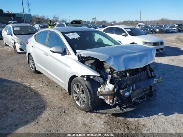 5NPD84LF2JH371974 2018 HYUNDAI ELANTRA - Image 1