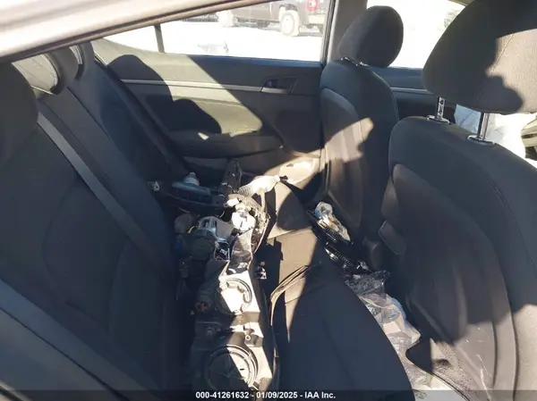 5NPD84LF2JH371974 2018 HYUNDAI ELANTRA - Image 8