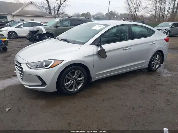 5NPD84LF2JH377807 2018 HYUNDAI ELANTRA - Image 2