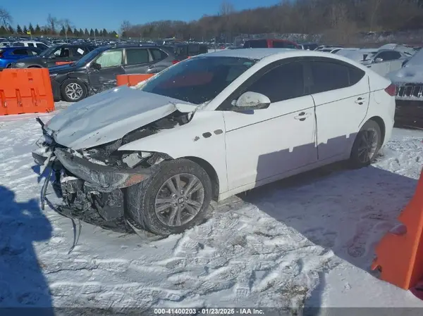 5NPD84LF2JH383221 2018 HYUNDAI ELANTRA - Image 2