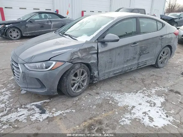 5NPD84LF2JH395000 2018 HYUNDAI ELANTRA - Image 2