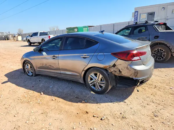 5NPD84LF2KH420740 2019 HYUNDAI ELANTRA - Image 2