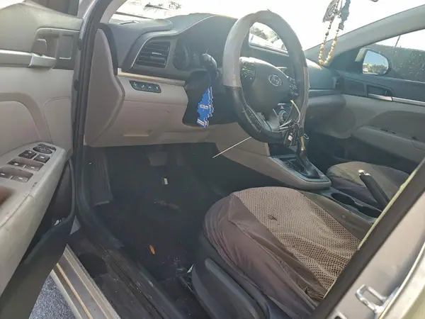 5NPD84LF2KH439997 2019 HYUNDAI ELANTRA - Image 8