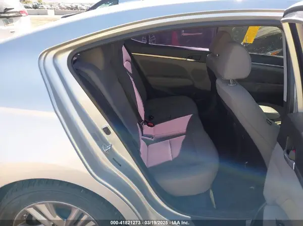 5NPD84LF2KH457576 2019 HYUNDAI ELANTRA - Image 8