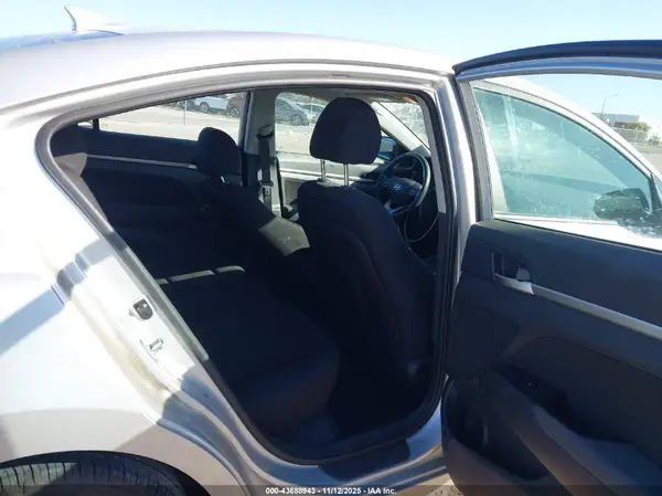 5NPD84LF2KH479707 2019 HYUNDAI ELANTRA - Image 8