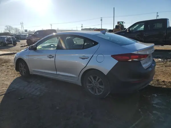 5NPD84LF3HH009906 2017 HYUNDAI ELANTRA - Image 2