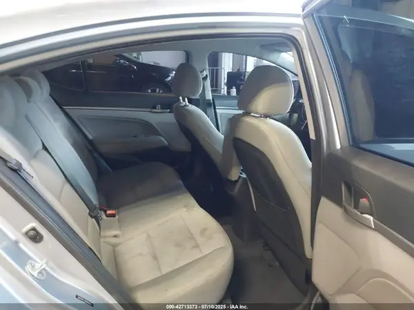 5NPD84LF3HH030402 2017 HYUNDAI ELANTRA - Image 8