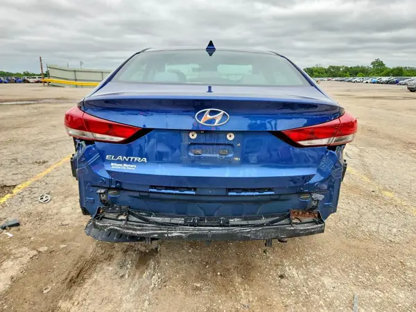 2017 HYUNDAI ELANTRA auction photo 6