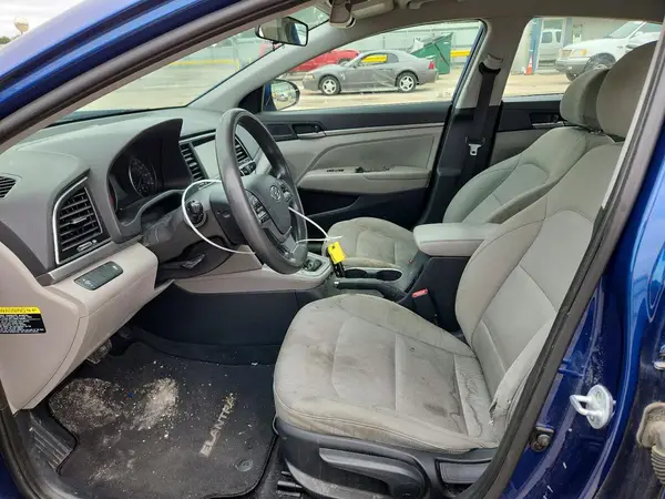 2017 HYUNDAI ELANTRA auction photo 7