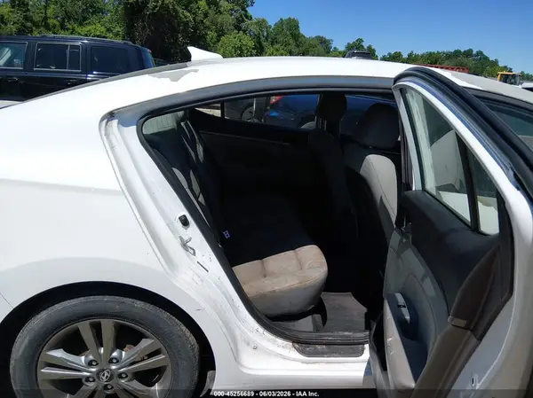 5NPD84LF3HH053310 2017 HYUNDAI ELANTRA - Image 8