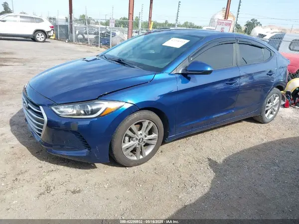 5NPD84LF3HH060256 2017 HYUNDAI ELANTRA - Image 2